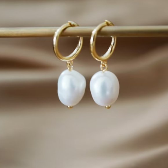 Sterling Silver Natural Baroque Pearl Dangle & Drop Earrings - 2 Colour Avaiable - Picture 2 of 3